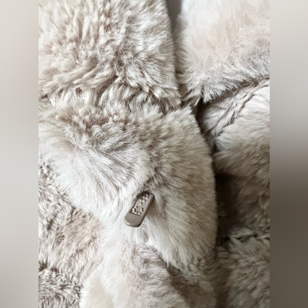Bernardo Quilted Faux Fur Jacket Beige-Size Large - Picture 4 of 6